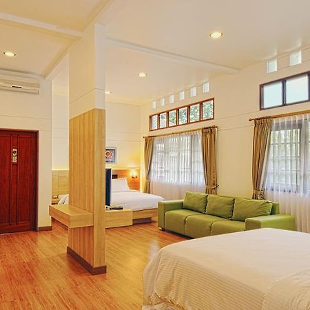 Bumi Bandhawa Hotel Бандунг Екстериор снимка