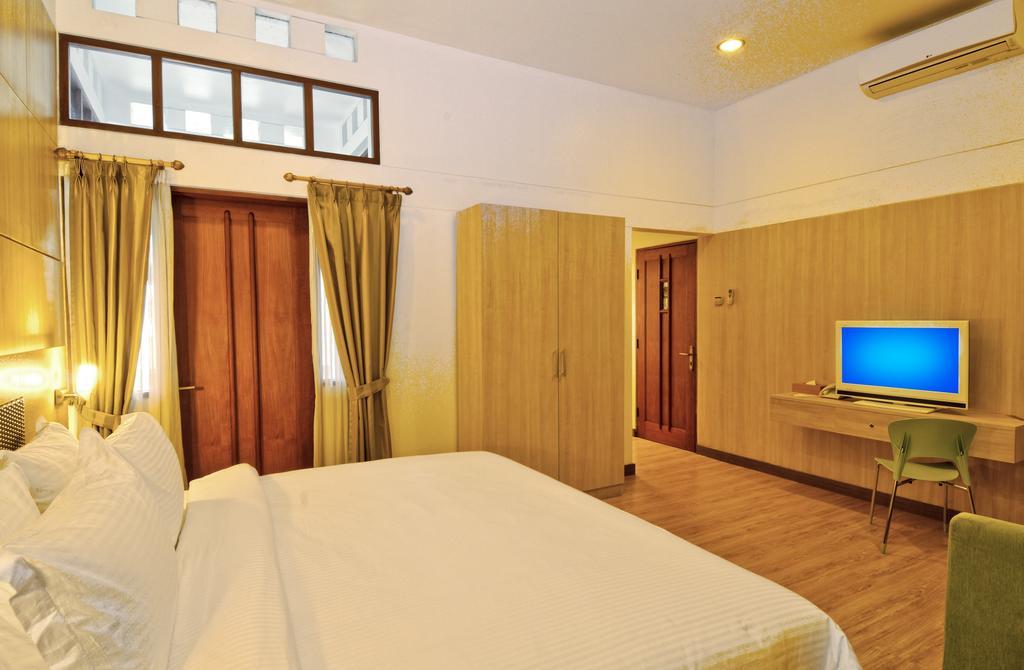 Bumi Bandhawa Hotel Бандунг Екстериор снимка