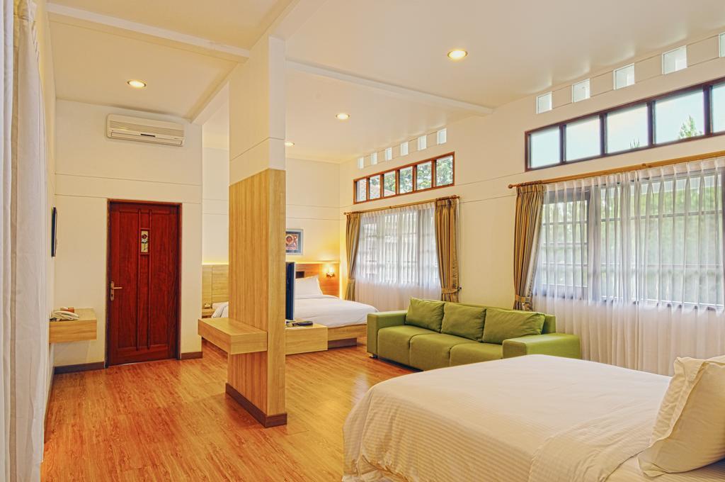 Bumi Bandhawa Hotel Бандунг Екстериор снимка