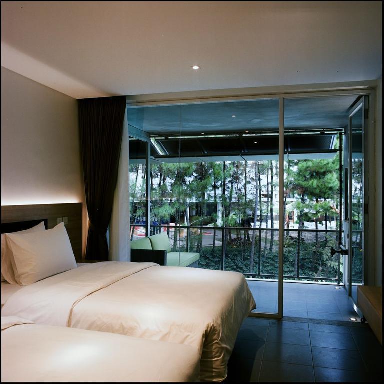 Bumi Bandhawa Hotel Бандунг Екстериор снимка